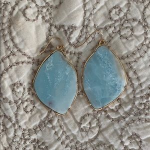 NWOT- Dangly blue geode earrings